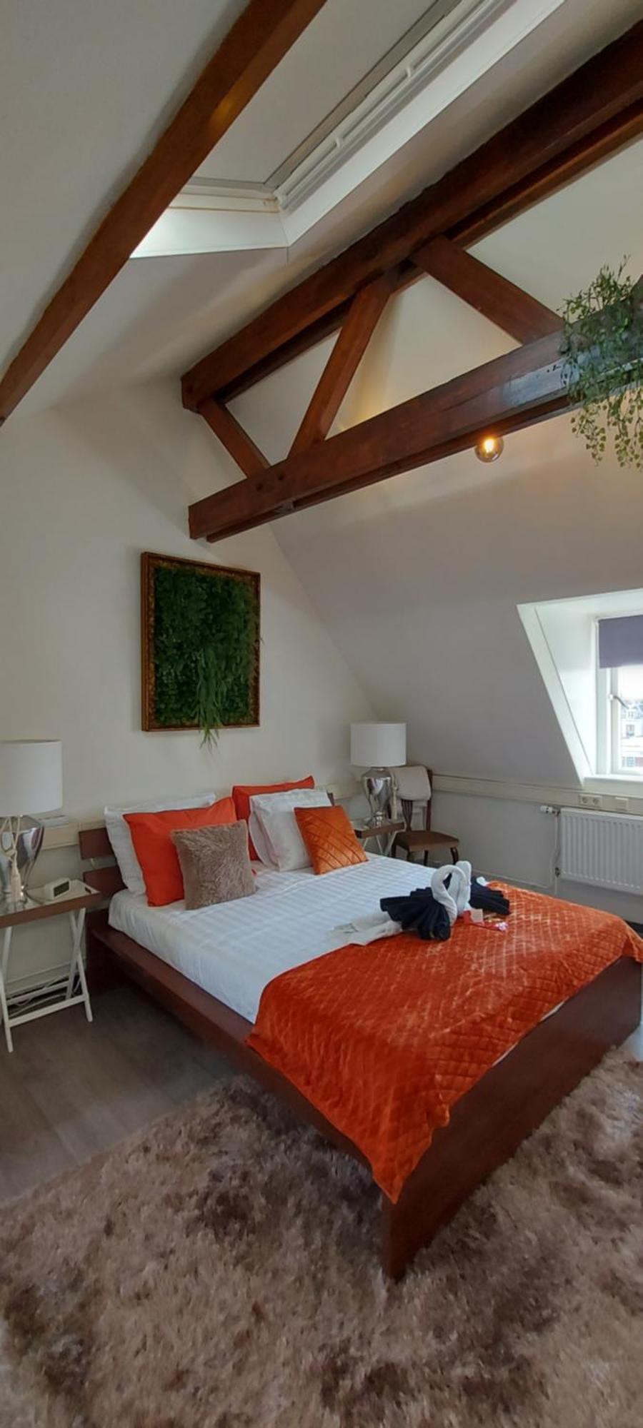 The Rooftop Retreat - By The M House Bed & Breakfast